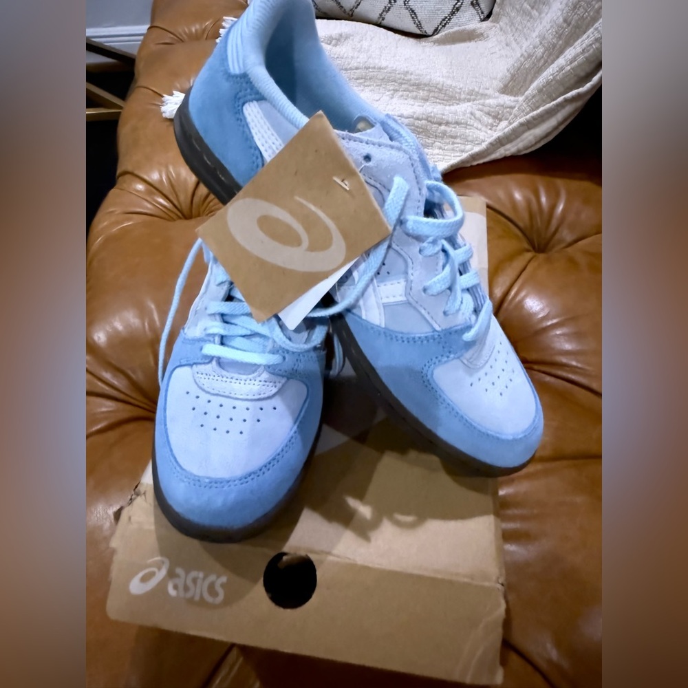 ASICS Skyhand OG/ Light Blue/White Sneakers NWT